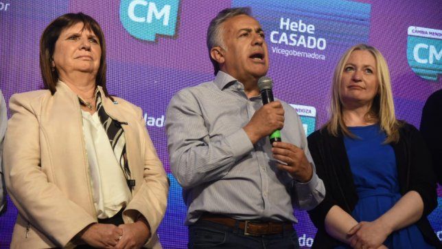 Alfredo Cornejo festejó con Patricia Bullrich en el escenario.