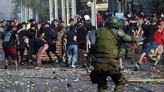 El fracaso del modelo chileno contra la pandemia reactiva el conflicto social