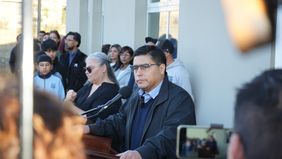 Claudio Vidal, gobernador de Santa Cruz, impulsa la ley de emergencia económica que resisten los sindicatos.