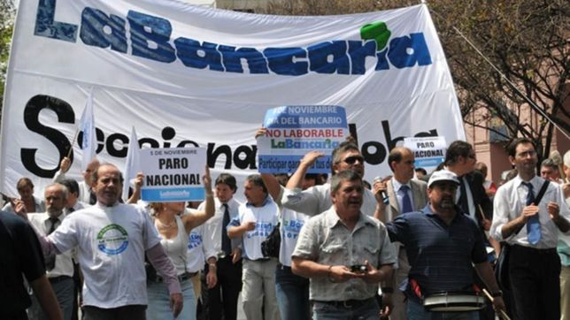 bancarios arrancan una semana de protestas y amenazan con un paro