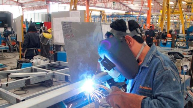 la industria se desplomo 8,1% en junio y estiman que no crecera
