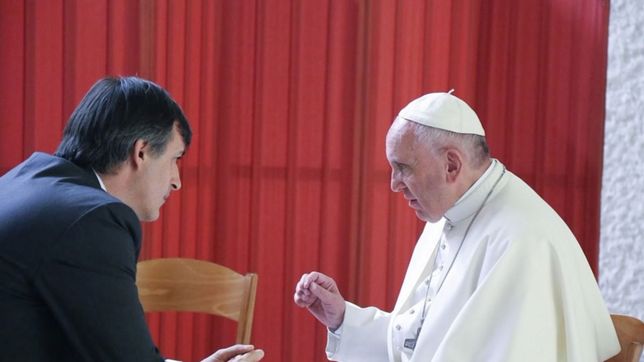 bergoglio llega otra vez a la region volando por encima de la argentina de macri