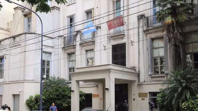 ascienden a ocho los muertos por la pandemia en la argentina