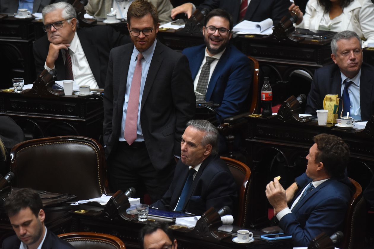 Miguel Ángel Pichetto, jefe del bloque Encuentro Federal, junto a Nicolás Massot.&nbsp;