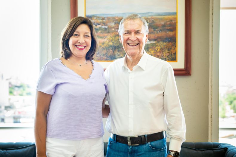 Juan Schiaretti continúa con el armado de su partido nacional. Esta semana se reunió con la exgobernadora de Río Negro, Arabela Carreras. Martín Llaryora quiere nacionalizar la elección.