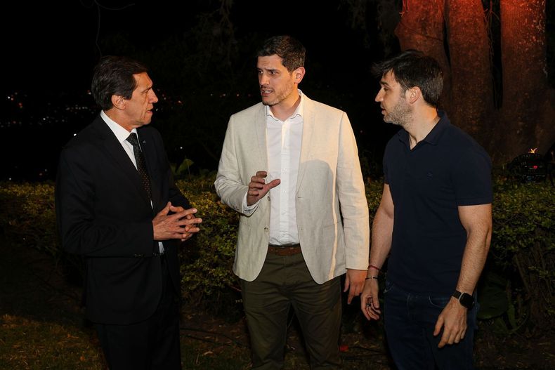 Federico Guidugli, candidato de la UCR de La Pampa, con los gobernadores de Jujuy Carlos Sadir y de Chubut Ignacio Torres.