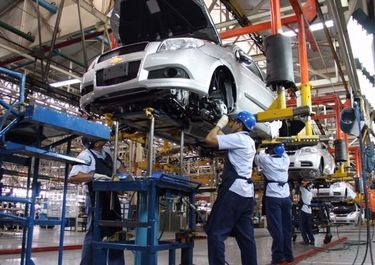 El uso de la capacidad instalada en la industris cayó 14 puntos en junio, según INDEC