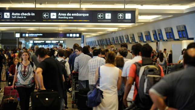 aeronavegantes denuncian despidos y reclaman la reapertura de paritarias