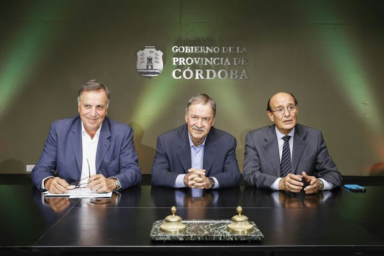 El entonces gobernador de C&oacute;rdoba, Juan Schiaretti, junto a Oscar Gonz&aacute;lez y Daniel Tillard