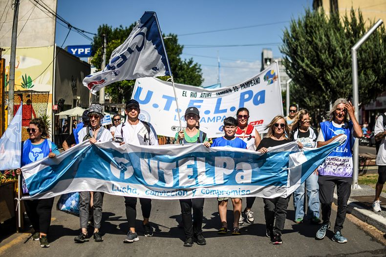 Docentes en la calle: la UTELPa representa a CTERA en La Pampa. En medio de una fuerte interna, ahora confronta con el gobierno. FOTO: