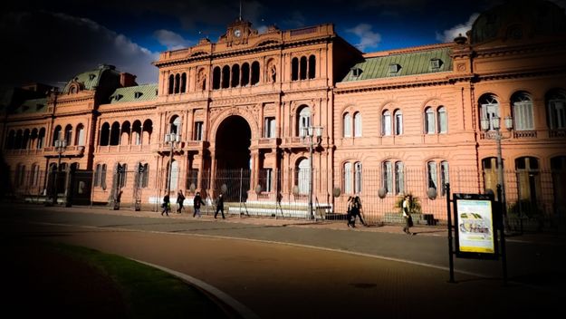 Vieja escuela y wishful thinking: la Rosada gana la elección con relato