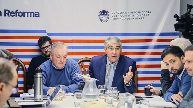 Diario de la Convención de Santa Fe, día 24: con cambio de reglamento, se define la reelección de Pullaro