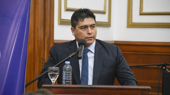 Santa Cruz: Claudio Vidal busca un nombre para ampliar la oferta del oficialismo y quedar abajo del PJ y LLA.