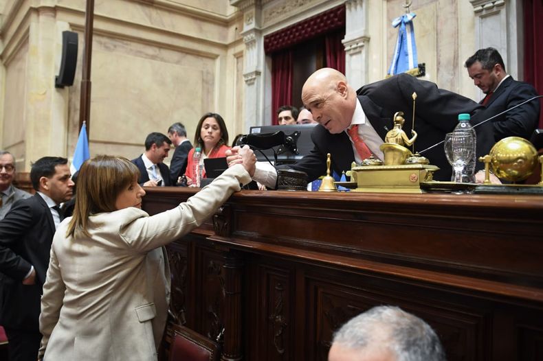 Patricia Bullrich y Bartolomé Abdala en el Senado.