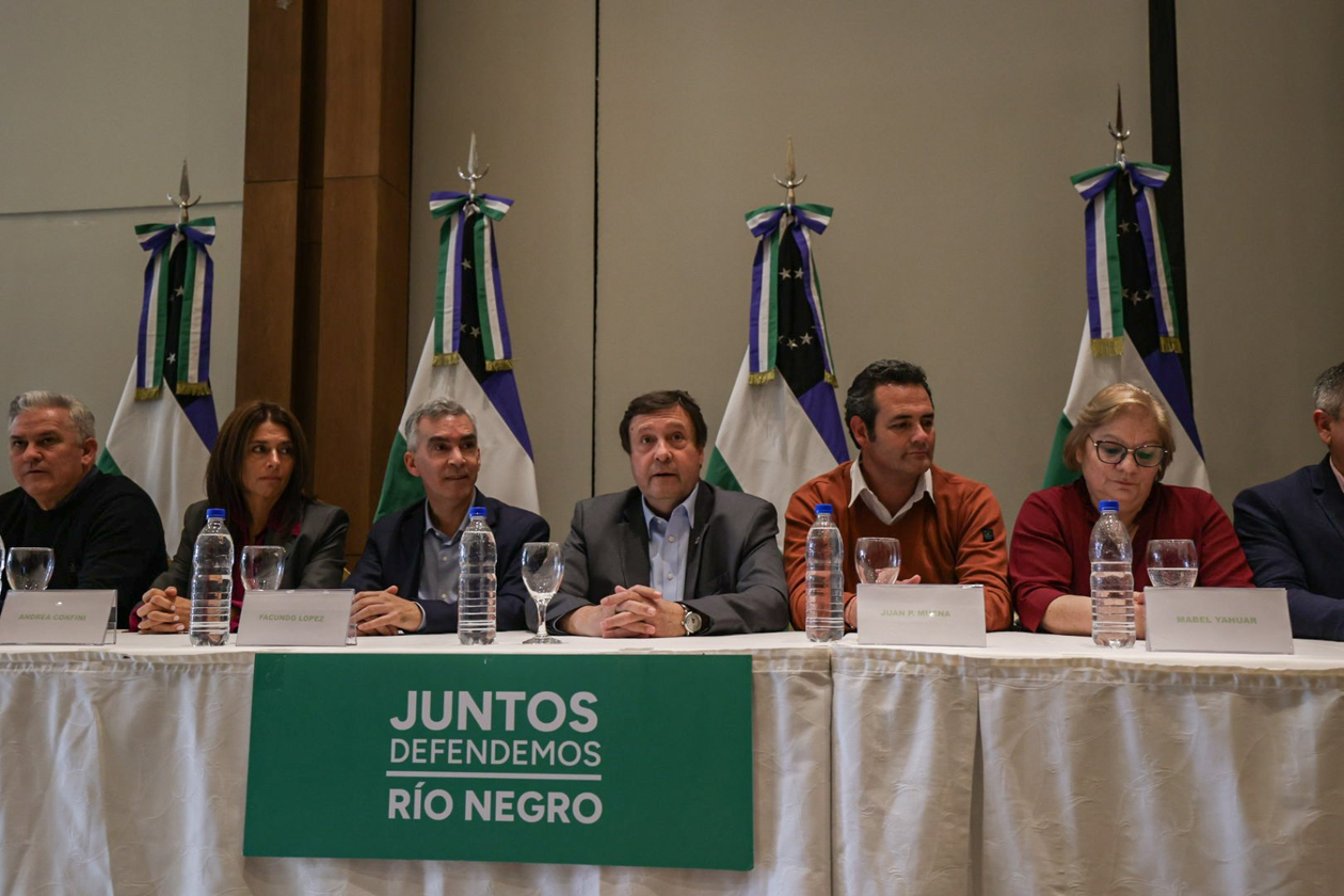 El gobernador de Río Negro, Alberto Weretilneck, lanzó su frente electoral con la UCR, el ARI y sellos locales.