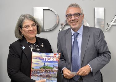 En la DAIA, Julio Zamora participó de un encuentro con la alcaldesa de Miami-Dade