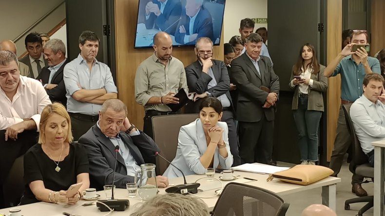 María Cecilia Ibañez, Oscar Zago y Marcela Pagano en la trunca comisión que derivó en la ruptura libertaria.&nbsp;