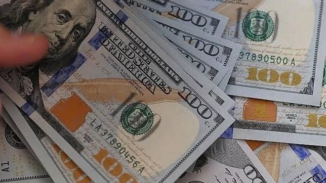 el dolar bajo mas de 40 centavos y cerro a $39,80