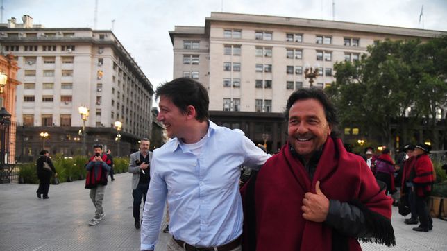 Gustavo Sáenz con Santiago Caputo.&nbsp; 