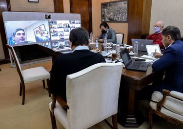 Kicillof con intendentes: cierre total, pica por las clases y reclamo económico
