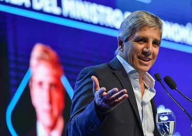 Toto Caputo se prepara para volver al mercado de deuda