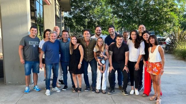 juntos, con distanciamiento en pilar