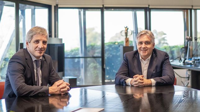 Presupuesto o la plata de la Caja de Jubilaciones de Córdoba, la oferta de Martín Llaryora al ministro de Economía de Javier Milei.