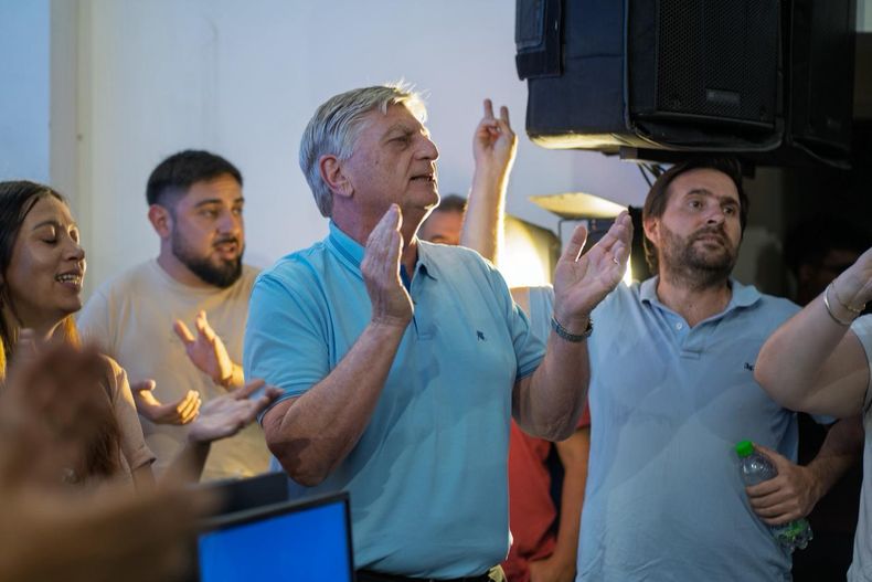 El gobernador de La Pampa Sergio Ziliotto durante su discurso por el D&iacute;a del Militante: se anunci&oacute; como jefe del "Desaf&iacute;o 2027".