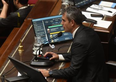 Martín Menem logró bajar la sesión. 
