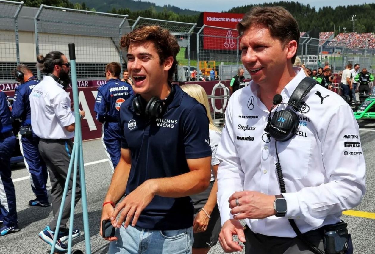 Franco Colapinto y su manager Jamie Campbell-Walter