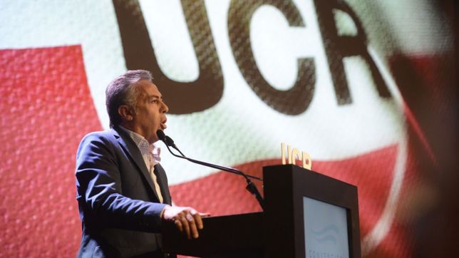 el macrismo pago barato y respiro aliviado tras la convencion radical