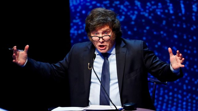 milei agita el bidon de nafta y el gobierno se resigna a un dolar a $1000