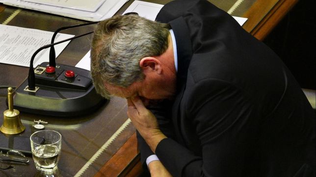 monzo precipita su salida y acelera la disputa por la sucesion