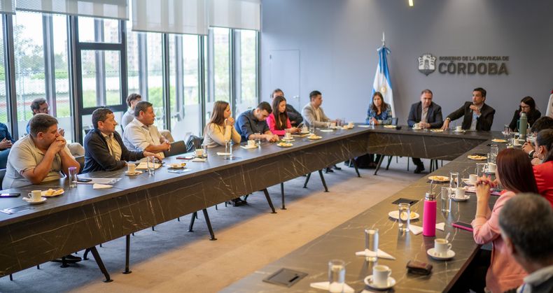 Arrimando al Partido Cordobés.Facundo Torres Lima encabeza una reunión con intendentes y jefes comunales del radicalismo, el PRO y el peronismo de Córdoba.
