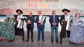 Rosca y folclore, la agenda festivalera de Llaryora para salir del laberinto