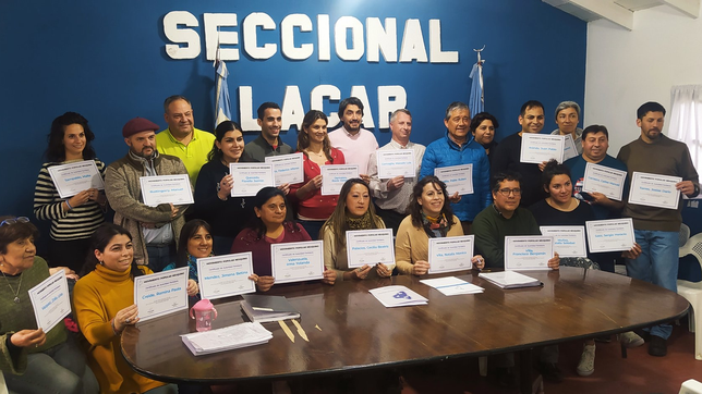 La seccional Lacar eludió las autoridades partidarias y empezó a buscar votos para Rolando Figueroa en Neuquén.