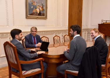 El gobernador Maximiliano Pullaro recibió a Juan Monteverde el lunes en la sede de Casa de Gobierno.