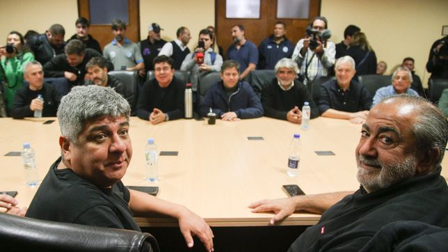 Pablo Moyano y Héctor Daer con Axel Kicillof y su equipo de gobierno en la sede de la CGT Noticias Argentinas