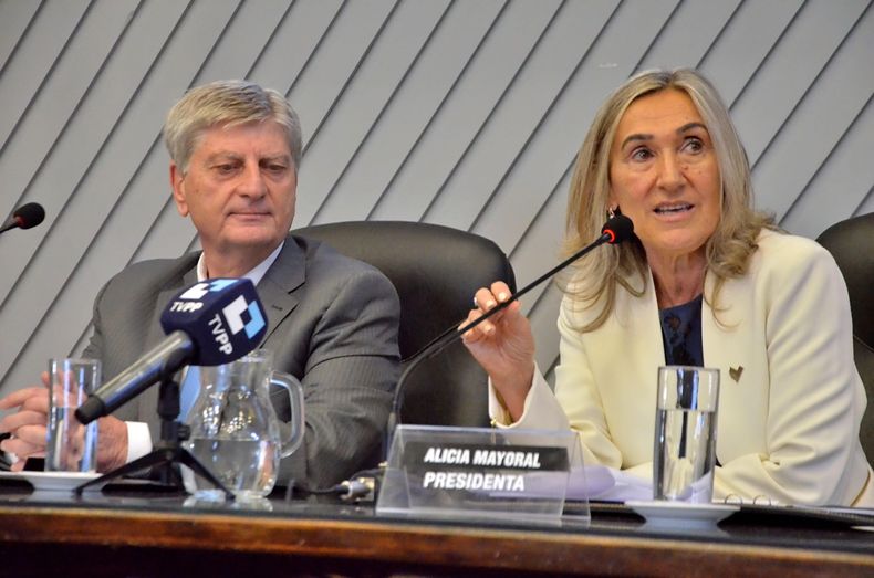 El gobernador de La Pampa, Sergio Ziliotto, abre el períoodo de sesiones ordinarias este viernes: inicia una gestión sin mayoría propia en la Legislatura, donde será clave el voto de desempate de la vice Alicia Mayoral.