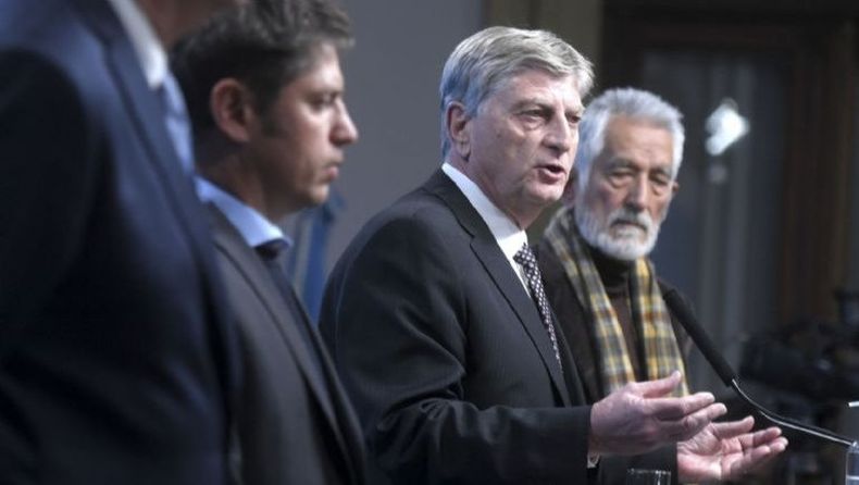 El gobernador pampeano Sergio Ziliotto dijo que el gobierno nacional se lleva puesta la democracia. Está en contacto permanente con sus pares de la Patagonia.