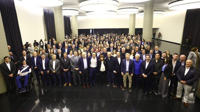 Patricia Bullrich logró una foto de unidad con 300 figuras de JxC.