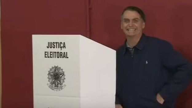 Las encuestas marcaron la jornada y el tono de Bolsonaro y Haddad