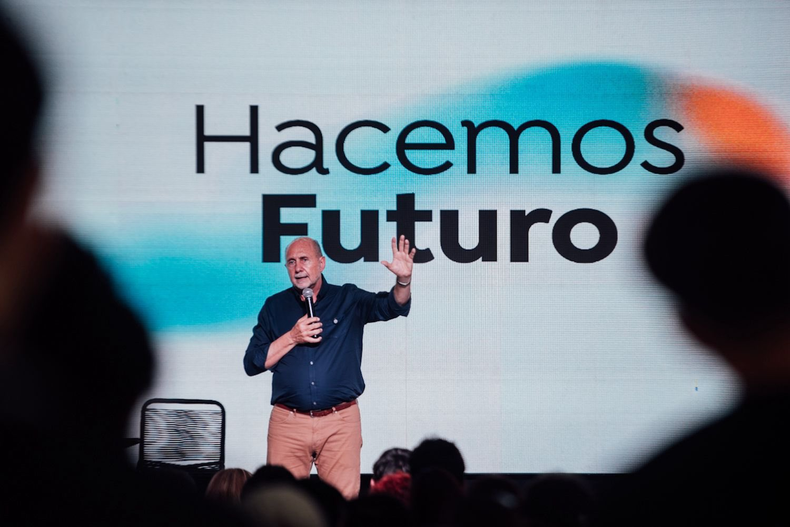 Omar Perotti cerró el año con un acto ante 800 personas en Rosario.
