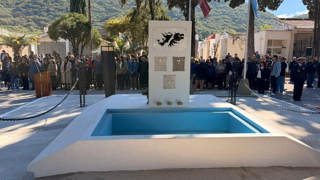 Salta: tres héroes de Malvinas fueron trasladados a un mausoleo tras 44 años en un nicho común