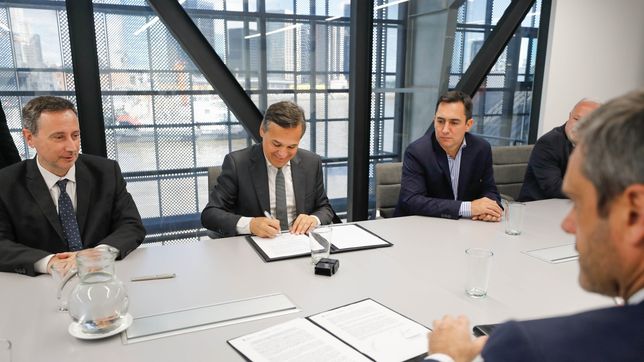 Giuliano junto a José Beni y el massista Tomás Vernet, interventor y subinterventor de la AGP, para mejoras en el control de la Hidrovía