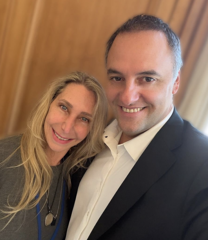 Karina Milei no entrega a Manuel Adorni.