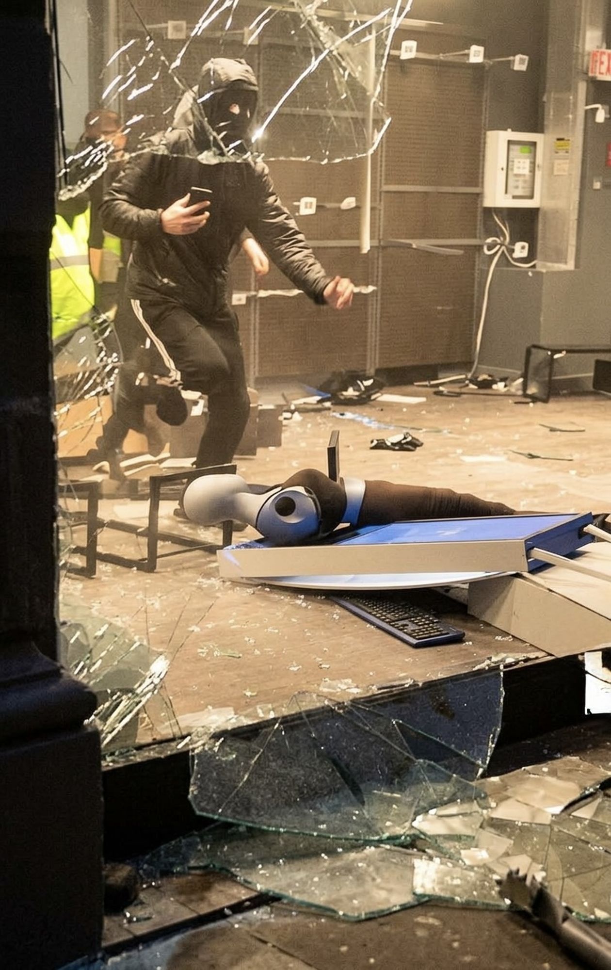 Los saqueos fueron la tónica principal de los disturbios del fin de semana en Milán.