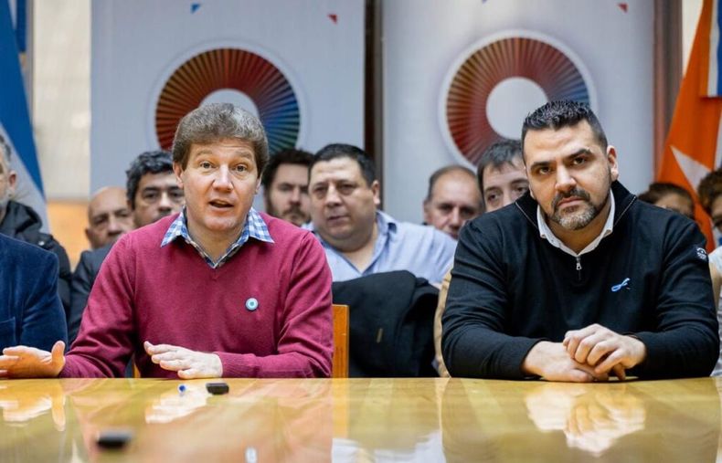 Con la economía en crisis, Gustavo Melella juega a fondo y toca la caja de los intendentes.