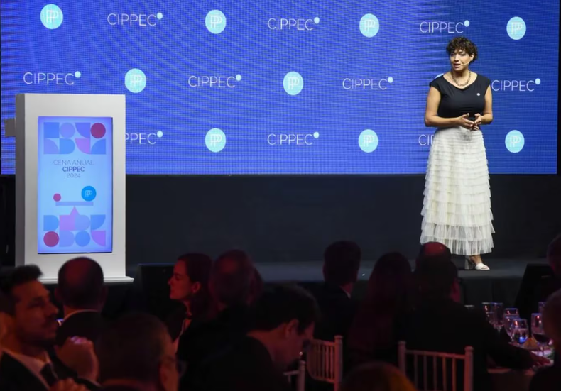 La cena anual de CIPPEC reunió a dirigentes de todo el arco político. Díaz Langou dio un mensaje sobre el ajuste económico del gobierno de Javier Milei.&nbsp;