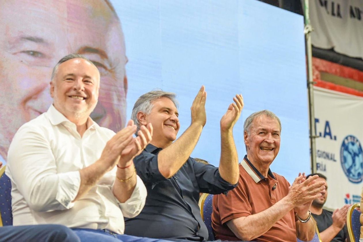 Eduardo Accastello, Martín Llaryora y Juan Schiaretti, en Villa María, Córdoba.